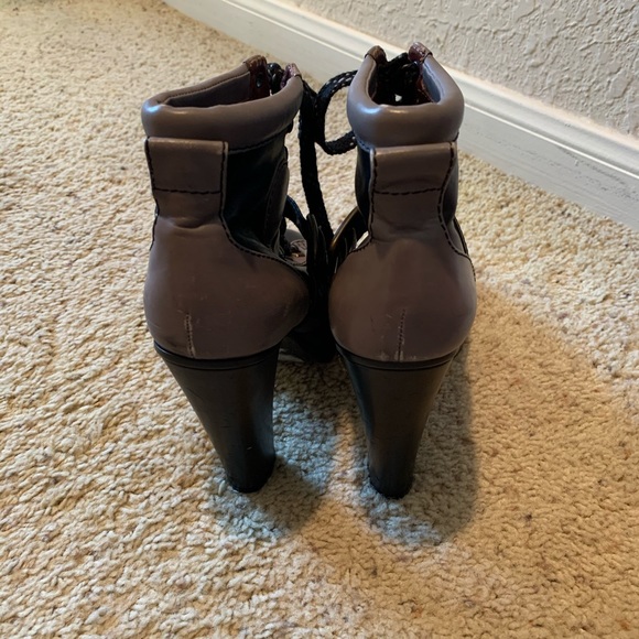 Marc by Marc Jacobs high heel lace up high top leather SOCCER booties, 39 1/2 - Picture 3 of 8